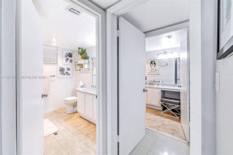 Copropriété à vendre à Miami, Floride: 2 chambres, 119.57 m2 № 2041850 - photo 22