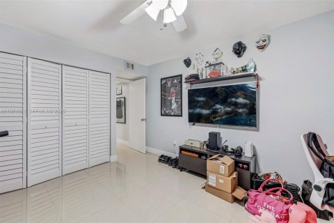 Copropriété à vendre à Miami, Floride: 2 chambres, 119.57 m2 № 2041850 - photo 23
