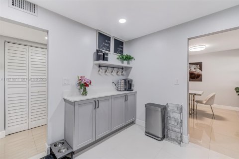 Copropriété à vendre à Miami, Floride: 2 chambres, 119.57 m2 № 2041850 - photo 11