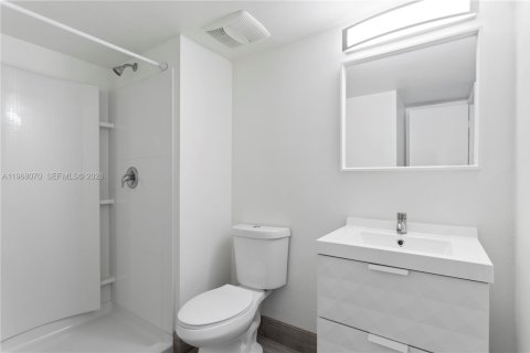 Condo in Weston, Florida, 2 bedrooms № 2030940 - photo 13