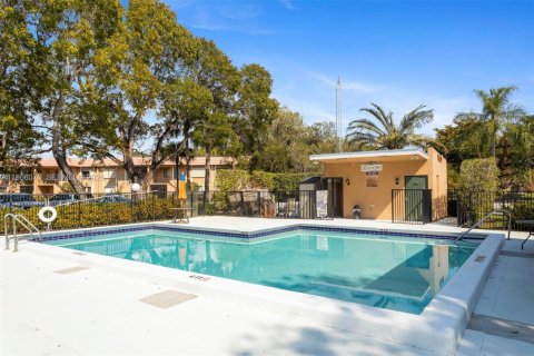 Condo in Weston, Florida, 2 bedrooms № 2030940 - photo 18