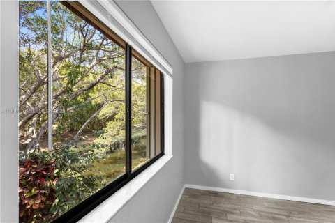 Condo in Weston, Florida, 2 bedrooms № 2030940 - photo 7