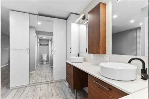 Condo in Weston, Florida, 2 bedrooms № 2030940 - photo 10