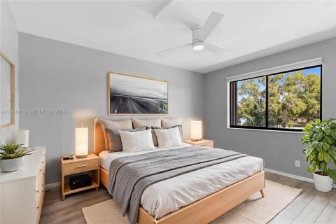 Condo in Weston, Florida, 2 bedrooms № 2030940 - photo 12