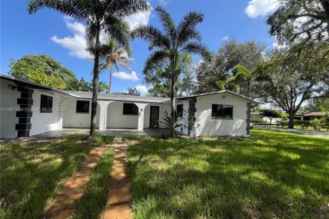 Casa en alquiler en Plantation, Florida, 3 dormitorios, 167.22 m2 № 1948040 - foto 1