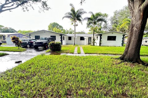 Casa en alquiler en Plantation, Florida, 3 dormitorios, 167.22 m2 № 1948040 - foto 2