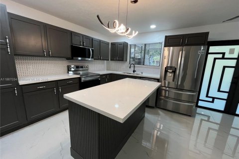 Casa en alquiler en Plantation, Florida, 3 dormitorios, 167.22 m2 № 1948040 - foto 4