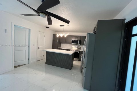 Casa en alquiler en Plantation, Florida, 3 dormitorios, 167.22 m2 № 1948040 - foto 8