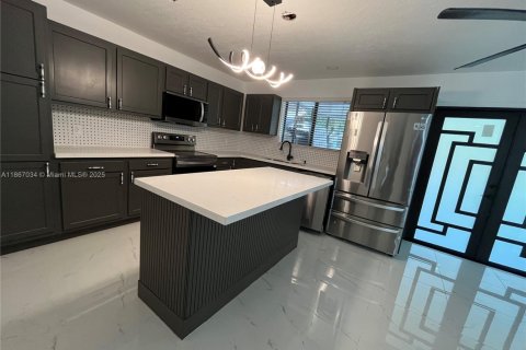 Casa en alquiler en Plantation, Florida, 3 dormitorios, 167.22 m2 № 1948040 - foto 5