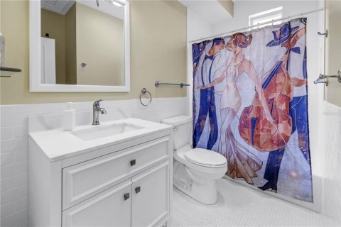 Condo in Sarasota, Florida, 1 bedroom  № 1747711 - photo 23
