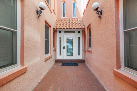 Condo in Sarasota, Florida, 1 bedroom  № 1747711 - photo 28