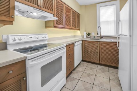 Condo in Sarasota, Florida, 1 bedroom  № 1747711 - photo 5