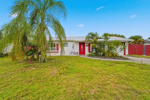 Villa ou maison à vendre à Port St. Lucie, Floride: 2 chambres, 115.94 m2 № 2431333 - photo 4