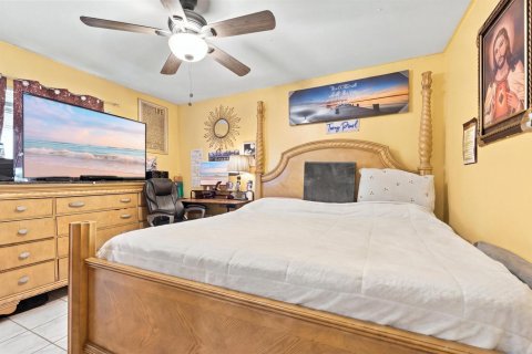 Villa ou maison à vendre à Port St. Lucie, Floride: 2 chambres, 115.94 m2 № 2431333 - photo 11