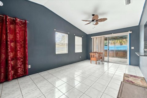 Villa ou maison à vendre à Port St. Lucie, Floride: 2 chambres, 115.94 m2 № 2431333 - photo 5