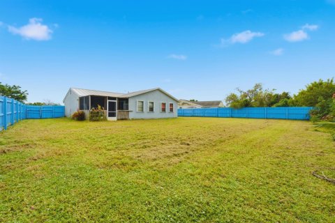 Villa ou maison à vendre à Port St. Lucie, Floride: 2 chambres, 115.94 m2 № 2431333 - photo 3
