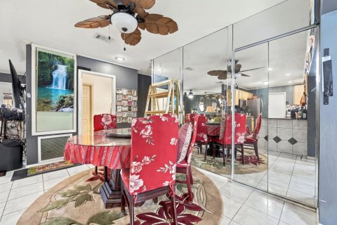 Villa ou maison à vendre à Port St. Lucie, Floride: 2 chambres, 115.94 m2 № 2431333 - photo 10