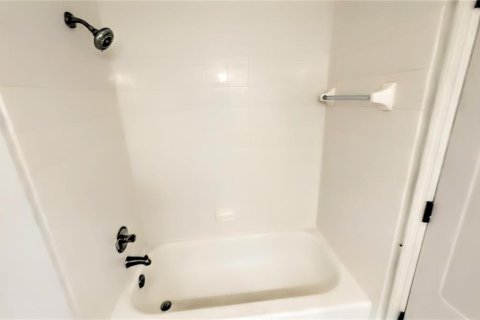 Copropriété à louer à Sarasota, Floride: 2 chambres, 99.31 m2 № 2109495 - photo 19
