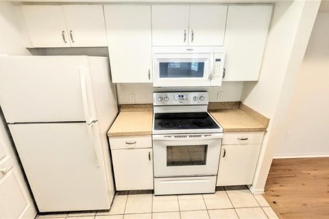 Copropriété à louer à Sarasota, Floride: 2 chambres, 99.31 m2 № 2109495 - photo 11