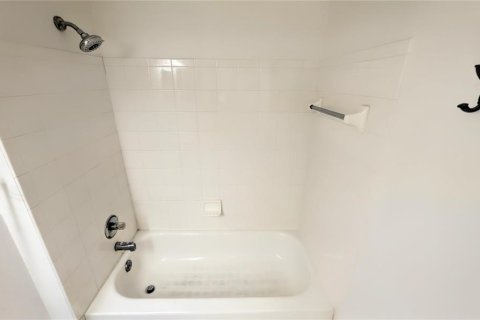 Copropriété à louer à Sarasota, Floride: 2 chambres, 99.31 m2 № 2109495 - photo 15