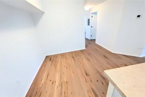 Copropriété à louer à Sarasota, Floride: 2 chambres, 99.31 m2 № 2109495 - photo 8