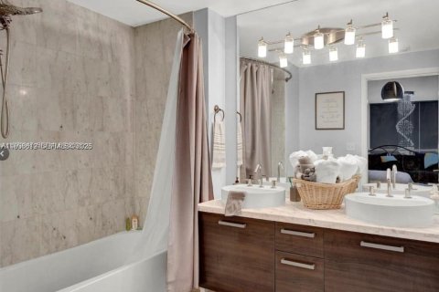 Copropriété à vendre à Miami, Floride: 1 chambre, 82.5 m2 № 2046185 - photo 18
