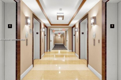 Copropriété à vendre à Miami, Floride: 1 chambre, 82.5 m2 № 2046185 - photo 8