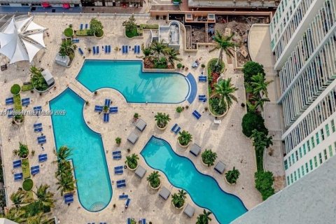 Copropriété à vendre à Miami, Floride: 1 chambre, 82.5 m2 № 2046185 - photo 2