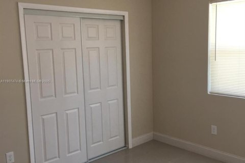 Villa ou maison à louer à Miami Gardens, Floride: 3 chambres, 341.97 m2 № 1967678 - photo 6