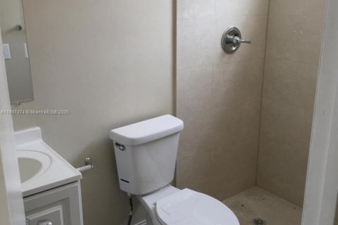 Villa ou maison à louer à Miami Gardens, Floride: 3 chambres, 341.97 m2 № 1967678 - photo 7