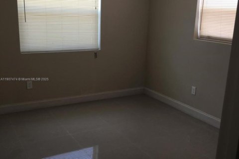 Villa ou maison à louer à Miami Gardens, Floride: 3 chambres, 341.97 m2 № 1967678 - photo 10