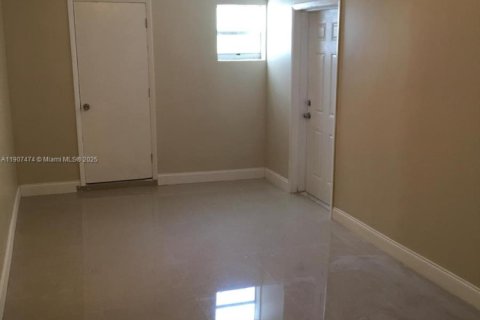 Villa ou maison à louer à Miami Gardens, Floride: 3 chambres, 341.97 m2 № 1967678 - photo 13