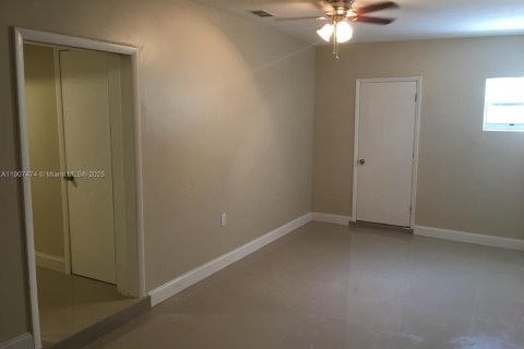 Villa ou maison à louer à Miami Gardens, Floride: 3 chambres, 341.97 m2 № 1967678 - photo 12