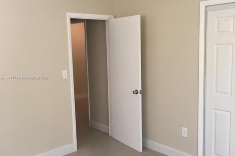 Villa ou maison à louer à Miami Gardens, Floride: 3 chambres, 341.97 m2 № 1967678 - photo 5