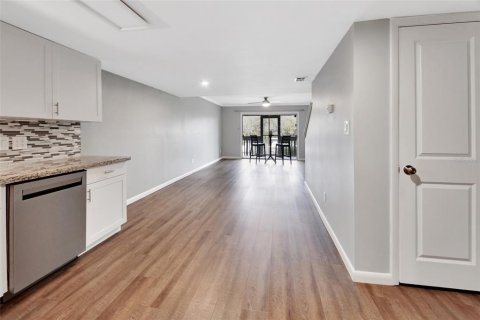 Купить кондоминиум в Деланд, Флорида 9 комнат, 123.56м2, № 1524032 - фото 15