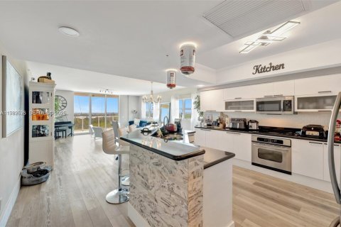 Купить кондоминиум в Норт-Майами, Флорида 3 спальни, 221.57м2, № 2048830 - фото 11