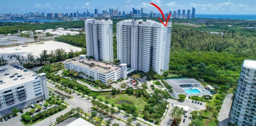 Кондоминиум с 3 спальнями в Норт-Майами, Флорида № 2048830