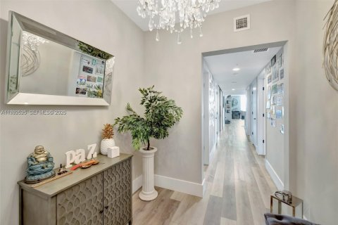 Купить кондоминиум в Норт-Майами, Флорида 3 спальни, 221.57м2, № 2048830 - фото 8