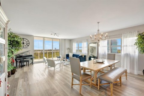 Купить кондоминиум в Норт-Майами, Флорида 3 спальни, 221.57м2, № 2048830 - фото 12