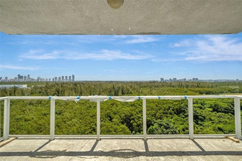 Купить кондоминиум в Норт-Майами, Флорида 3 спальни, 221.57м2, № 2048830 - фото 13