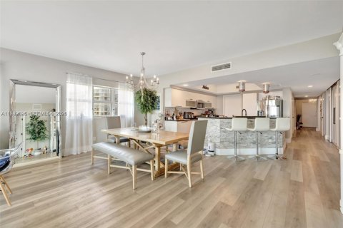 Купить кондоминиум в Норт-Майами, Флорида 3 спальни, 221.57м2, № 2048830 - фото 9