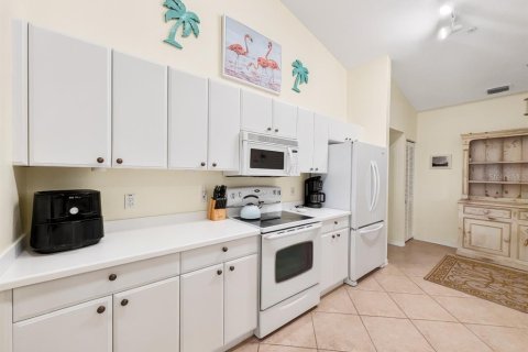 Снять в аренду квартиру в Нейплс, Флорида 3 спальни, 152.36м2, № 2101442 - фото 3