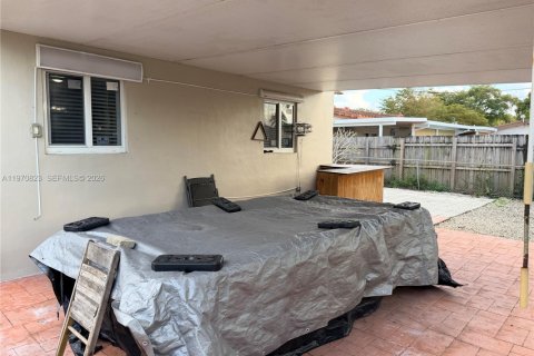 Villa ou maison à louer à Hollywood, Floride: 2 chambres, 85.47 m2 № 2040316 - photo 15