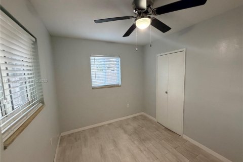 Villa ou maison à louer à Hollywood, Floride: 2 chambres, 85.47 m2 № 2040316 - photo 8