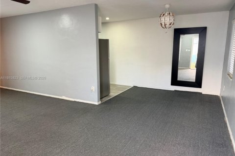 Villa ou maison à louer à Hollywood, Floride: 2 chambres, 85.47 m2 № 2040316 - photo 4