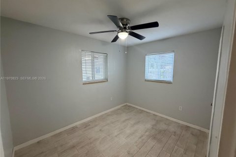 Villa ou maison à louer à Hollywood, Floride: 2 chambres, 85.47 m2 № 2040316 - photo 9