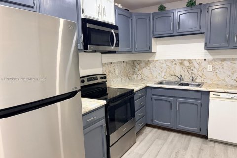 Villa ou maison à louer à Hollywood, Floride: 2 chambres, 85.47 m2 № 2040316 - photo 5