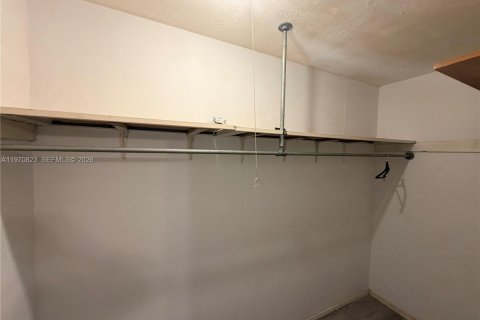 Villa ou maison à louer à Hollywood, Floride: 2 chambres, 85.47 m2 № 2040316 - photo 10