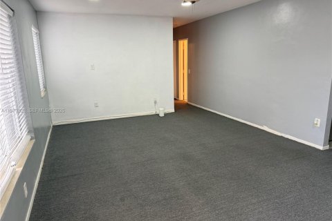 Villa ou maison à louer à Hollywood, Floride: 2 chambres, 85.47 m2 № 2040316 - photo 3