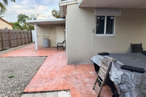 Villa ou maison à louer à Hollywood, Floride: 2 chambres, 85.47 m2 № 2040316 - photo 16